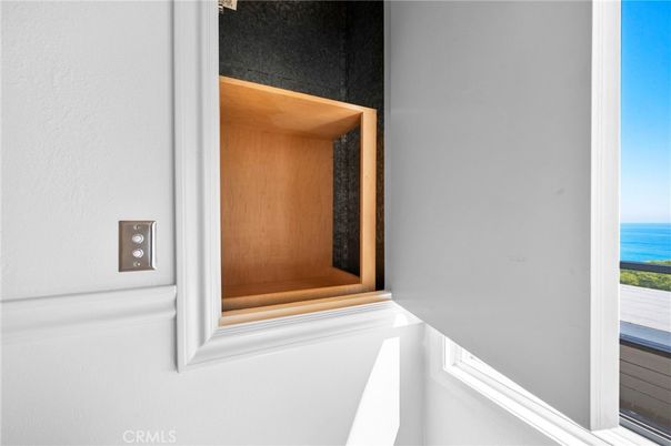 Elevator, Interior, Water