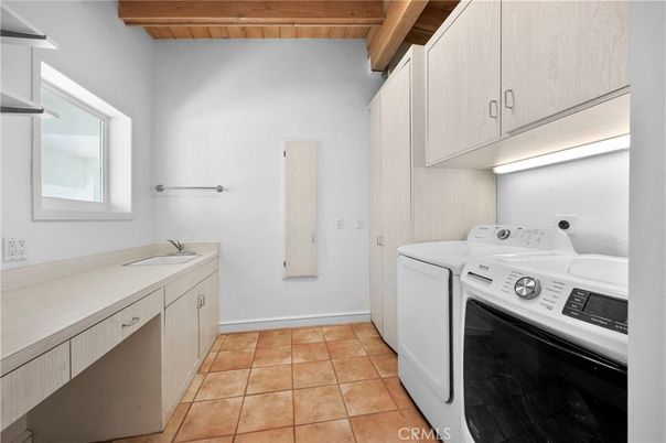 Interior, Washer, Wooden Beams, Wooden Ceilings