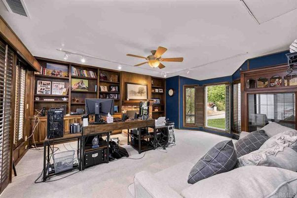 Home Office, Interior