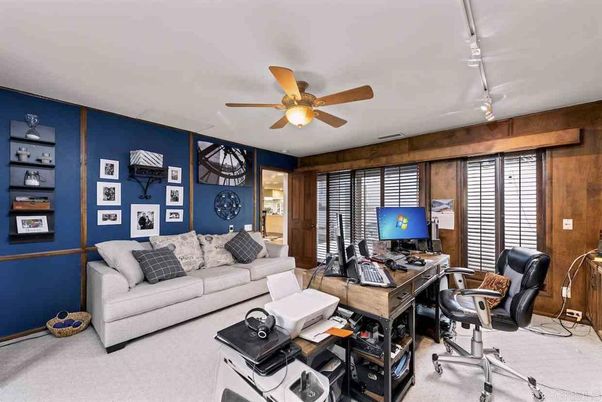 Home Office, Interior