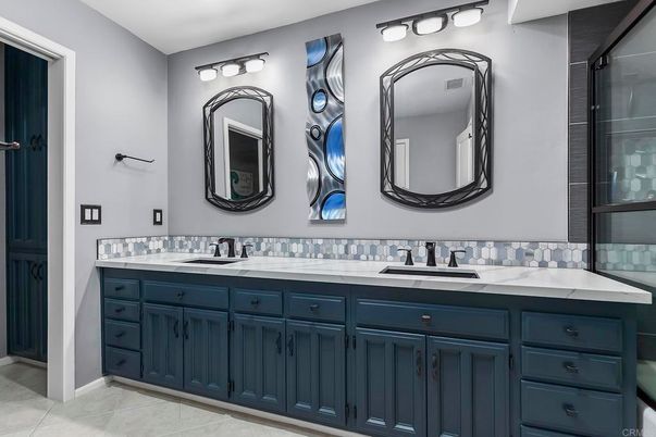 Bathroom, Dual Sink Vanities, Interior