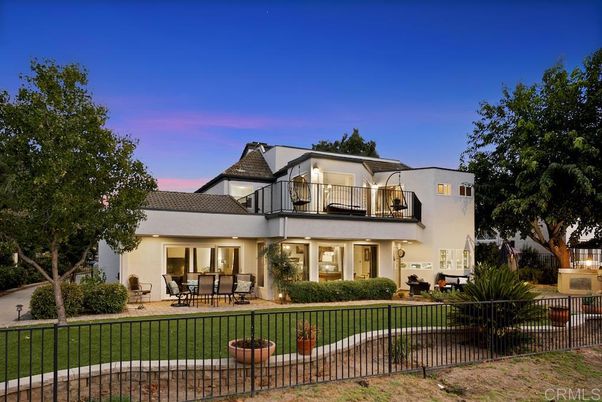 Backyard, Exterior, Facade, Modern