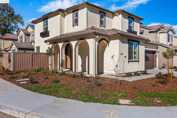 Attached, Exterior, Facade, Mediterranean