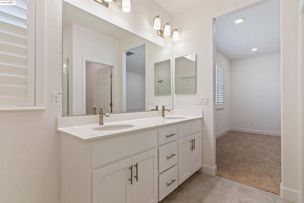 Bathroom, Dual Sink Vanities, Interior, Recessed Lighting
