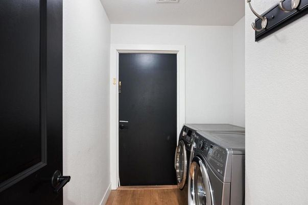Interior, Washer, Wood Texture Flooring