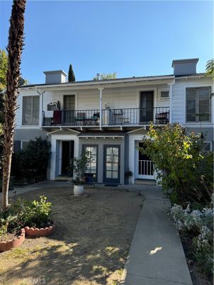 Exterior, Facade, Modern