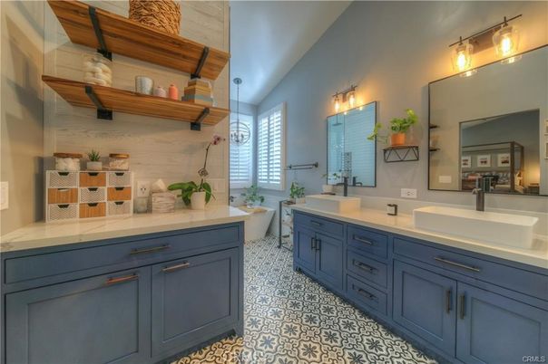 Bathroom, Dual Sink Vanities, Interior
