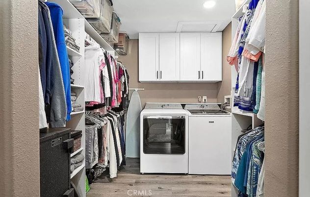 Interior, Recessed Lighting, Walk-in Closets, Washer, Wood Texture Flooring