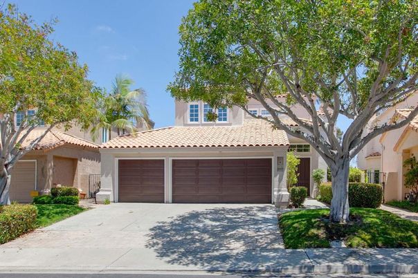 Attached, Exterior, Facade, Mediterranean