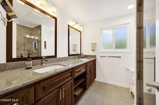 Bathroom, Dual Sink Vanities, Interior, Recessed Lighting