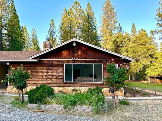 Exterior, Facade, Log Home
