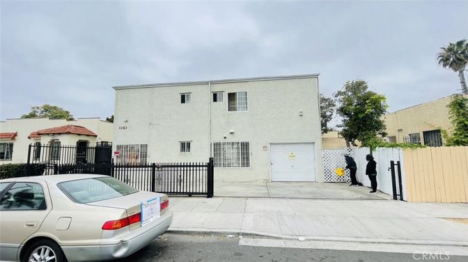 Attached, Exterior, Facade, Modern