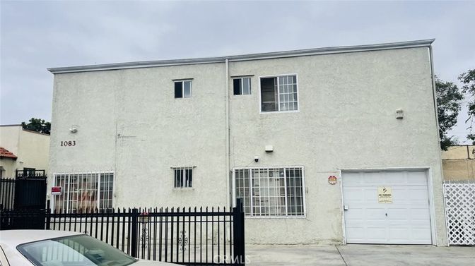 Attached, Exterior, Facade, None