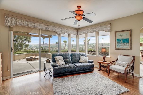 Interior, Sun Room, Water, Wood Texture Flooring
