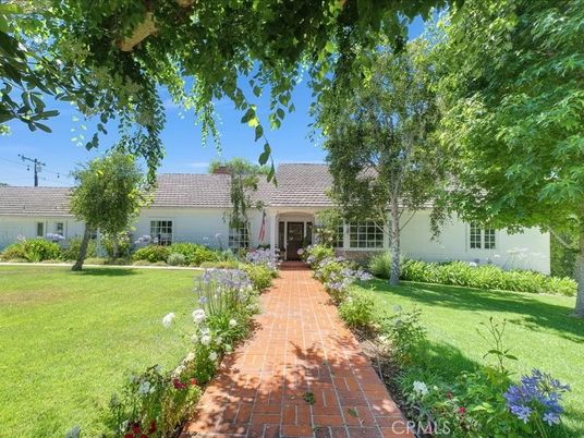 Backyard, Exterior, Facade, Ranch