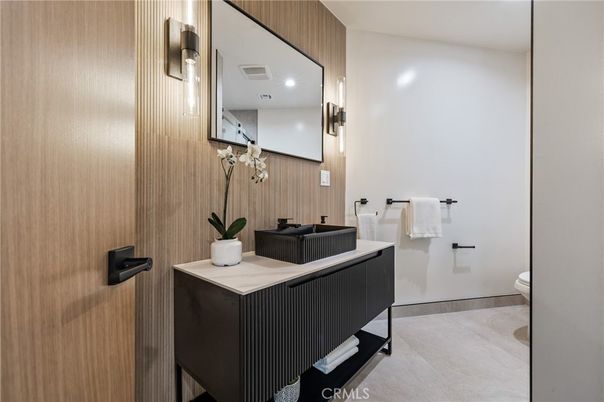 Bathroom, Interior, Recessed Lighting
