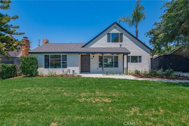 Backyard, Exterior, Facade, Ranch