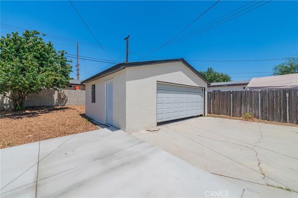 Detached Garage, Exterior