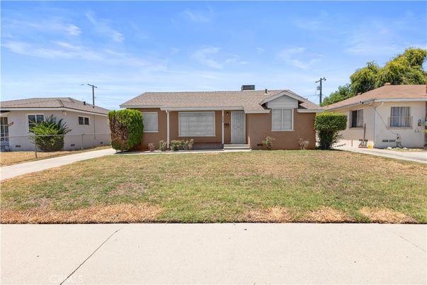 Backyard, Exterior, Facade, Ranch