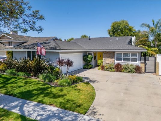Attached, Exterior, Facade, Ranch