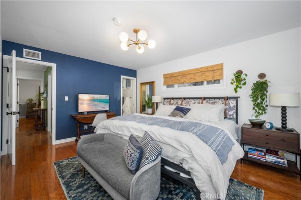 Bedroom, Interior, Pendant Lights, Wood Texture Flooring