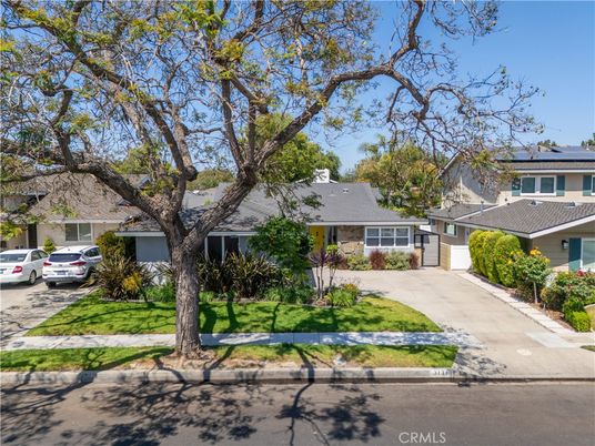 Attached, Exterior, Facade, Ranch