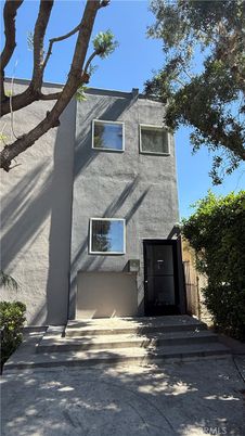Attached, Exterior, Facade, Rowhouse