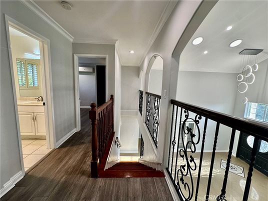 Interior, Pendant Lights, Recessed Lighting, Wood Texture Flooring