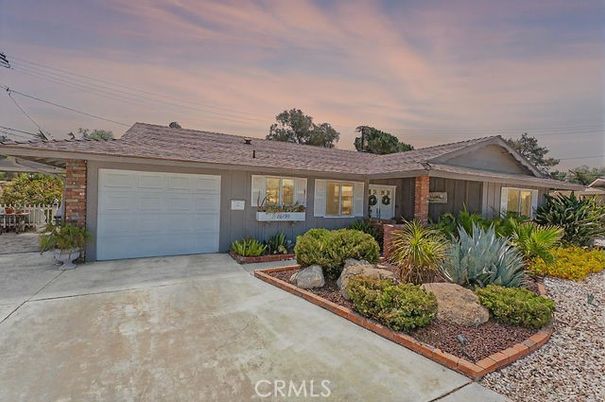 Attached, Exterior, Facade, Ranch