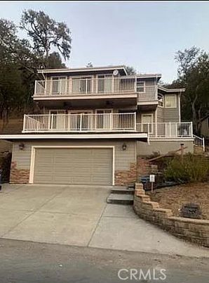 Attached, Exterior, Facade, Rowhouse