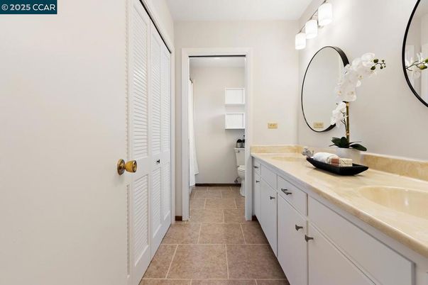 Bathroom, Dual Sink Vanities, Interior
