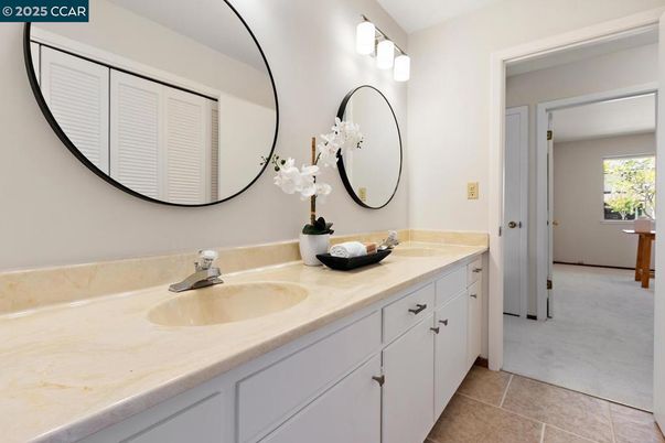 Bathroom, Dual Sink Vanities, Interior