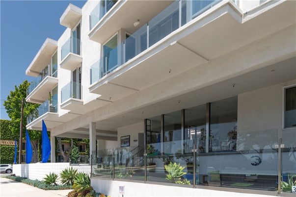 Exterior, Facade, None