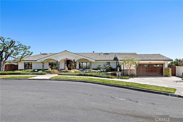 Attached, Exterior, Facade, Ranch