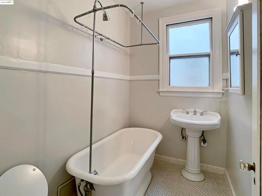 Bathroom, Free Standing Baths, Interior