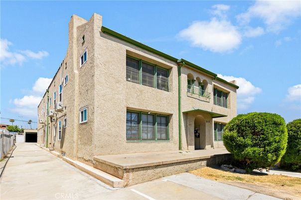 Exterior, Facade, Rowhouse