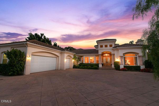 Attached, Exterior, Facade, Mediterranean