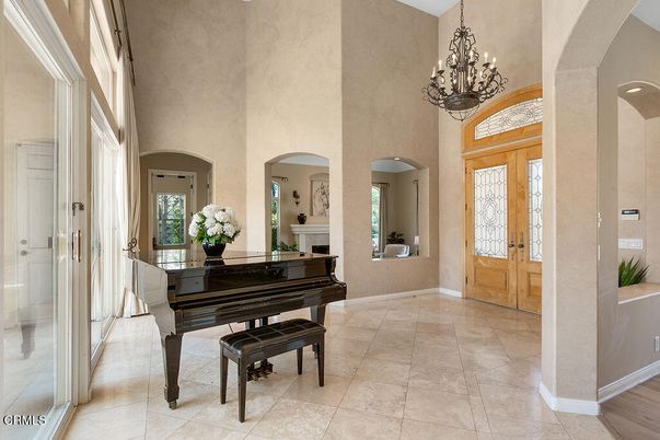 Chandelier, Interior, Piano