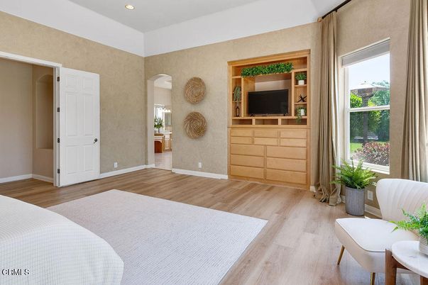 Interior, Recessed Lighting, Wood Texture Flooring