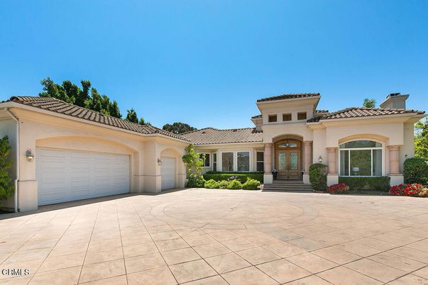 Attached, Exterior, Facade, Mediterranean
