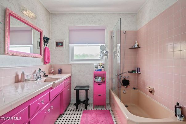 Bathroom, Interior, Tile Countertops