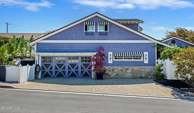 Attached, Exterior, Facade, American Craftsman