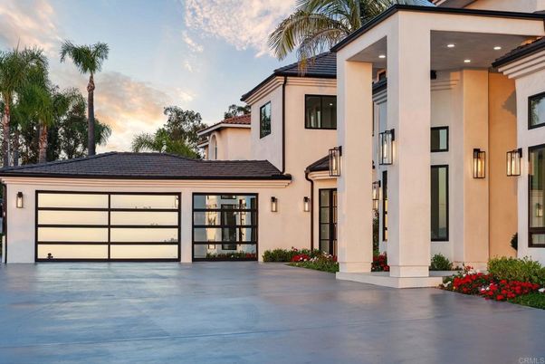 Attached, Exterior, Facade, Modern