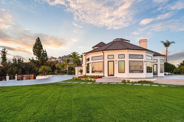 Backyard, Exterior, Facade, Queen Anne Victorian