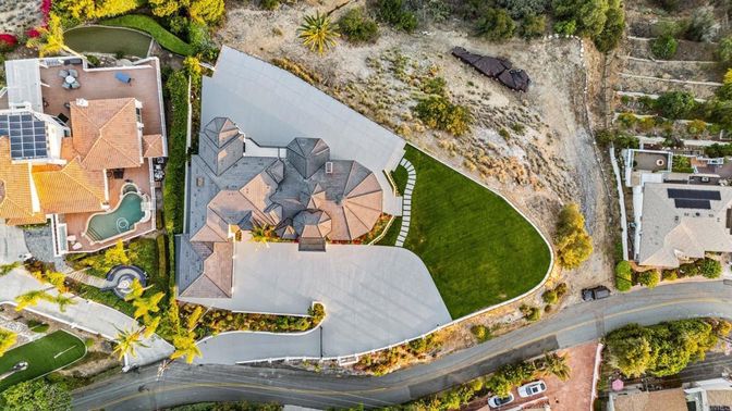 Exterior, Drone