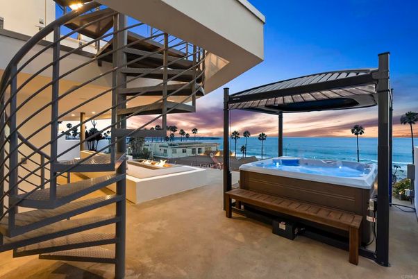 Exterior, Hot Tub, Water