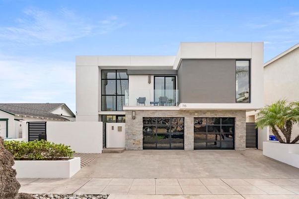 Attached, Exterior, Facade, Modern