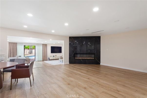 Dining room, Fireplace, Interior, Recessed Lighting, Wood Texture Flooring