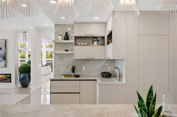 Fireplace, Interior, Kitchen, Recessed Lighting