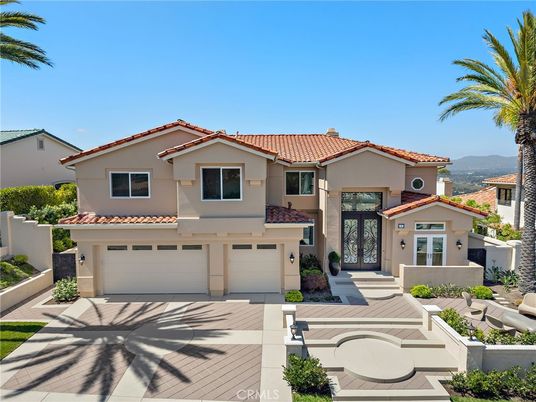 Attached, Exterior, Facade, Mediterranean